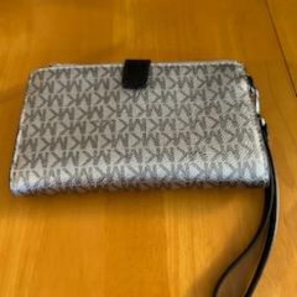 Michael Kors large tote and wallet - Picture 9 of 11